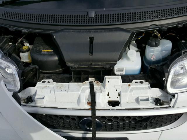 WMEEJ9AA6GK842260 - 2016 SMART FORTWO ELE 白色 照片 7