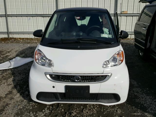 WMEEJ9AA6GK842260 - 2016 SMART FORTWO ELE 白色 照片 9