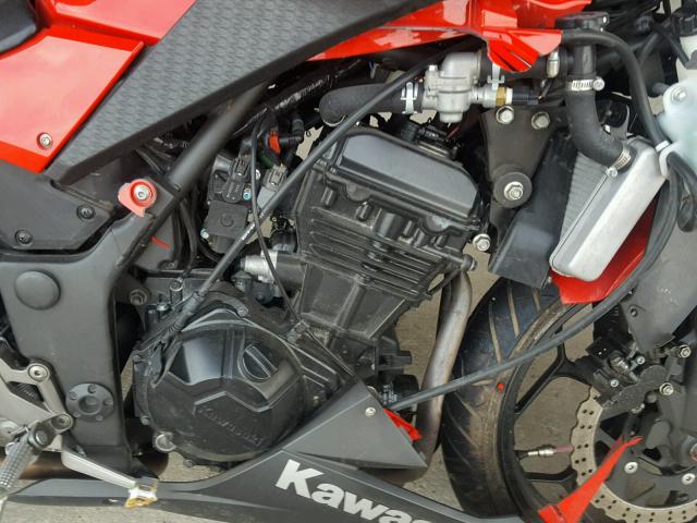 JKAEX8A10GDA28856 - 2016 KAWASAKI EX300 A RED photo 7