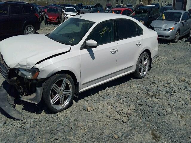 1VWAN7A30DC150618 - 2013 VOLKSWAGEN PASSAT S أبيض صورة 2