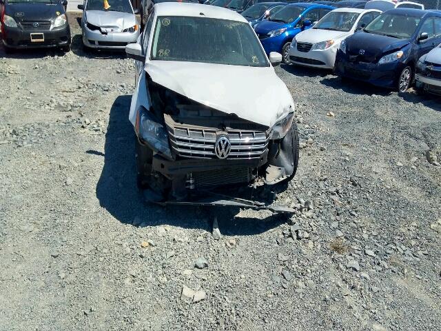 1VWAN7A30DC150618 - 2013 VOLKSWAGEN PASSAT S أبيض صورة 9
