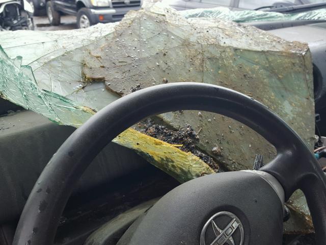 JTLKT334750205195 - 2005 TOYOTA SCION XB GRAY photo 8