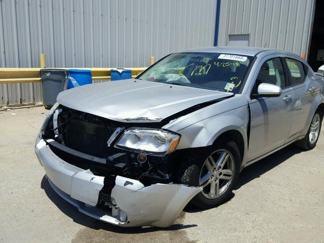 1B3CC5FB9AN184838 - 2010 DODGE AVENGER R/ SILVER photo 2