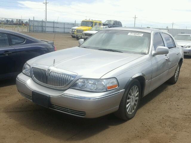 1LNHM82W15Y624613 - 2005 LINCOLN TOWN CAR S GRAY photo 2