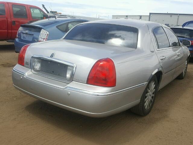 1LNHM82W15Y624613 - 2005 LINCOLN TOWN CAR S GRAY photo 4