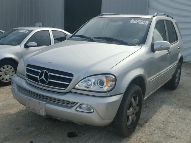 4JGAB75E53A378983 - 2003 MERCEDES-BENZ ML 500 SILVER photo 2