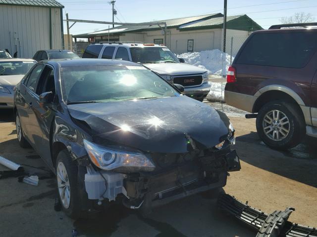 4T4BF1FK2FR516188 - 2015 TOYOTA CAMRY LE შავი ფოტო 1