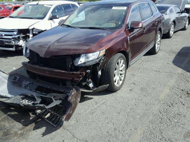 2LMHJ5FR1ABJ13409 - 2010 LINCOLN MKT BURGUNDY photo 2