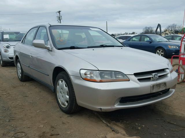 1HGCG6657XA083222 - 1999 HONDA ACCORD LX SILVER photo 1