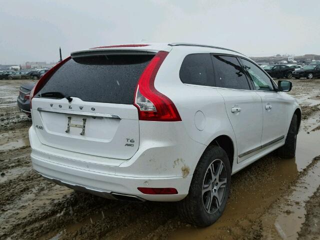 YV4902RC5F2568285 - 2015 VOLVO XC60 T6 WHITE photo 4