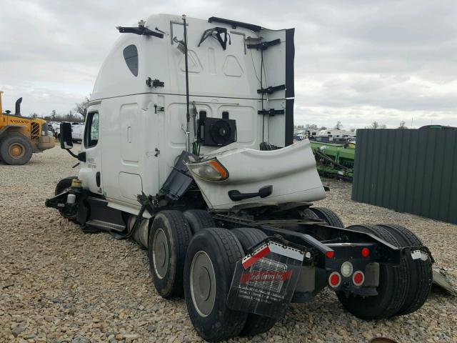 3AKJGLD51GSHC0001 - 2016 FREIGHTLINER CASCADIA 1 WHITE photo 3