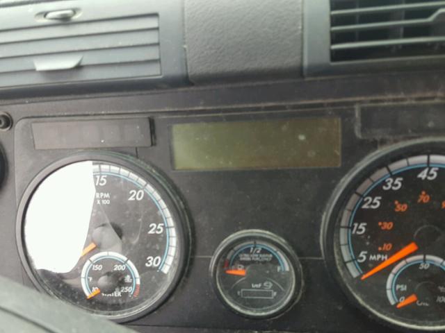 3AKJGLD51GSHC0001 - 2016 FREIGHTLINER CASCADIA 1 WHITE photo 8