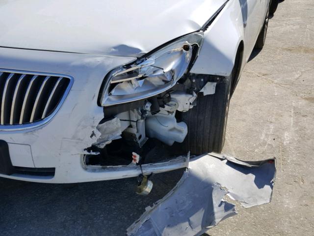 W04GN5EC6B1006814 - 2011 BUICK REGAL WHITE photo 10