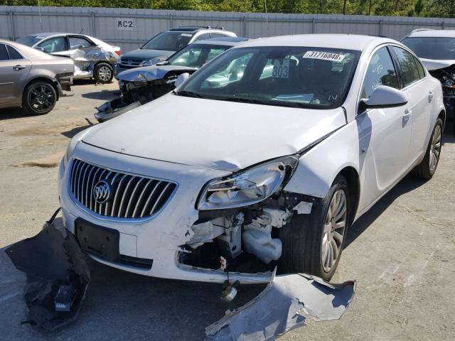 W04GN5EC6B1006814 - 2011 BUICK REGAL WHITE photo 2