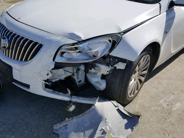 W04GN5EC6B1006814 - 2011 BUICK REGAL WHITE photo 9