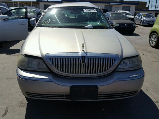 1LNHM82V76Y613124 - 2006 LINCOLN TOWN CAR S SILVER photo 9