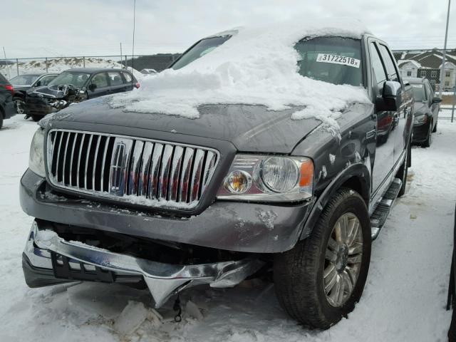 5LTPW18536FJ23118 - 2006 LINCOLN MARK LT GRAY photo 2