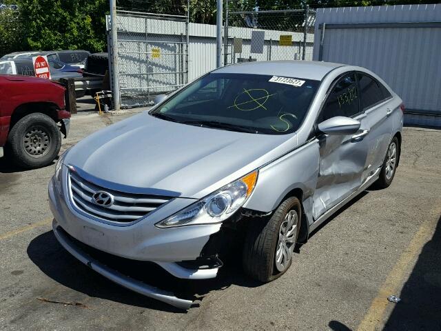 5NPEB4ACXCH438659 - 2012 HYUNDAI SONATA GLS SILVER photo 2