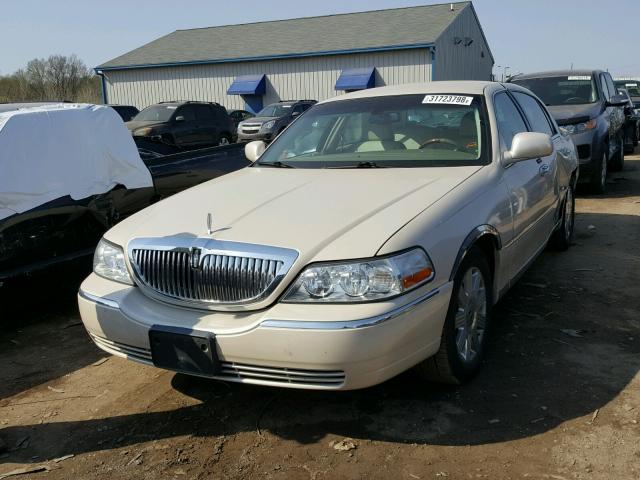 1LNHM83W53Y651146 - 2003 LINCOLN TOWN CAR C TAN photo 2