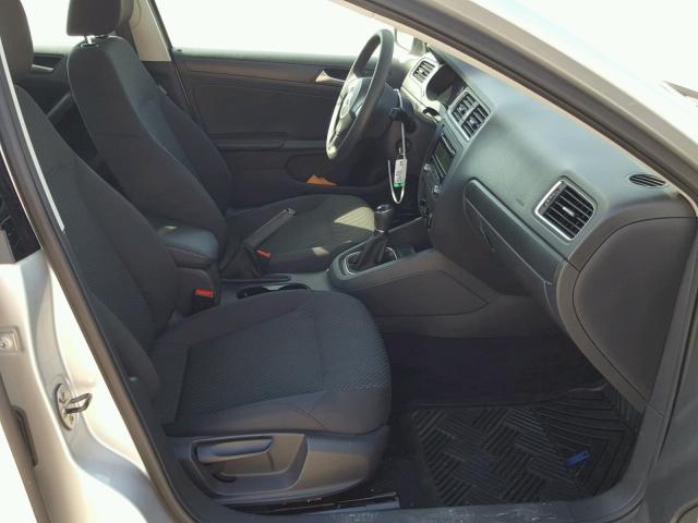 3VW1K7AJ7EM414277 - 2014 VOLKSWAGEN JETTA BASE 银色 照片 5