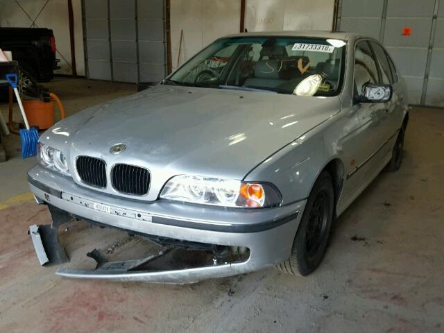 WBADM6343YGU17541 - 2000 BMW 528 I AUTO SILVER photo 2