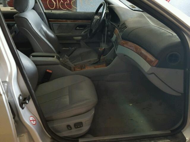 WBADM6343YGU17541 - 2000 BMW 528 I AUTO SILVER photo 5