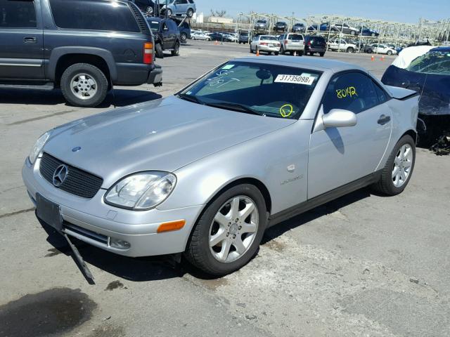 WDBKK47F7XF090306 - 1999 MERCEDES-BENZ SLK 230 KO SILVER photo 2