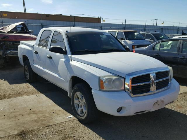 1D7HE48N66S671252 - 2006 DODGE DAKOTA QUA WHITE photo 1