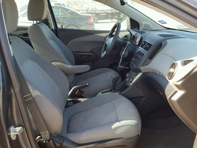 1G1JA5SHXD4103841 - 2013 CHEVROLET SONIC LS 灰色 照片 5