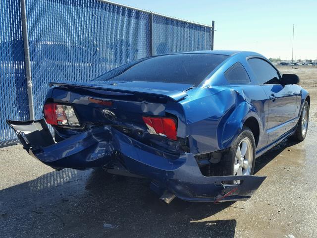 1ZVHT82H975277803 - 2007 FORD MUSTANG GT BLUE photo 4