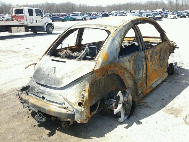 3VWBK21C52M450392 - 2002 VOLKSWAGEN NEW BEETLE 烧焦的 照片 4