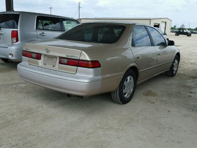 JT2BG22K1W0159366 - 1998 TOYOTA CAMRY CE TAN photo 4