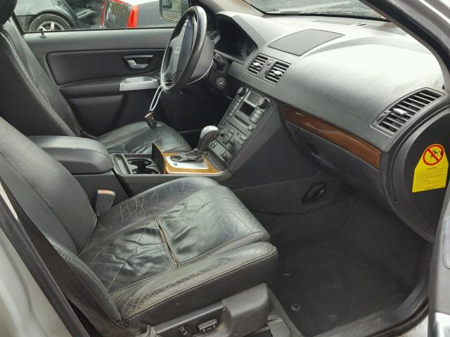 YV1CY59H841096496 - 2004 VOLVO XC90 SILVER photo 5