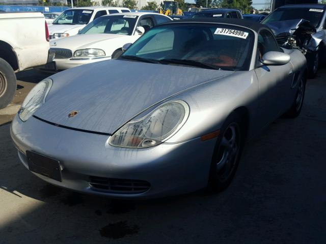 WP0CA298XYU626531 - 2000 PORSCHE BOXSTER SILVER photo 2