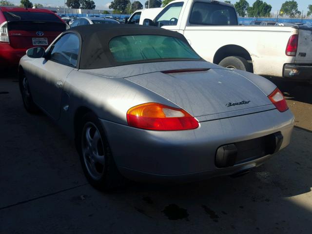 WP0CA298XYU626531 - 2000 PORSCHE BOXSTER SILVER photo 3