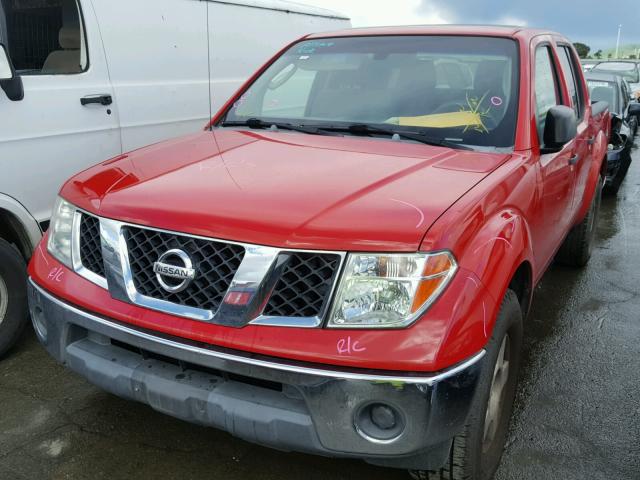 1N6AD07U55C422415 - 2005 NISSAN FRONTIER C RED photo 2