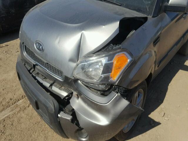 KNDJT2A26B7308579 - 2011 KIA SOUL +/!/S SILVER photo 9