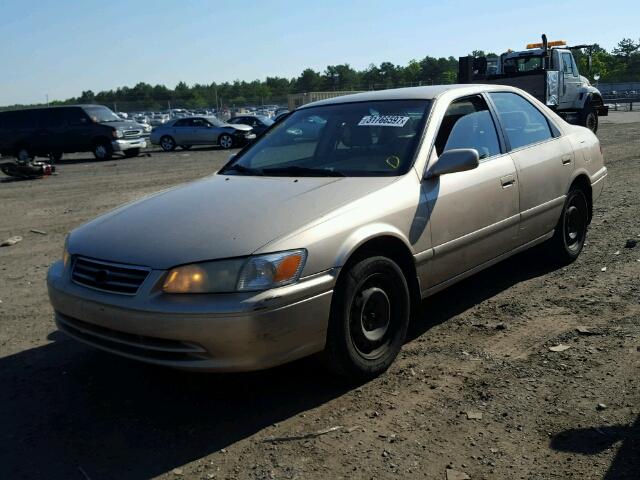 JT2BG22K710549185 - 2001 TOYOTA CAMRY CE BEIGE photo 2