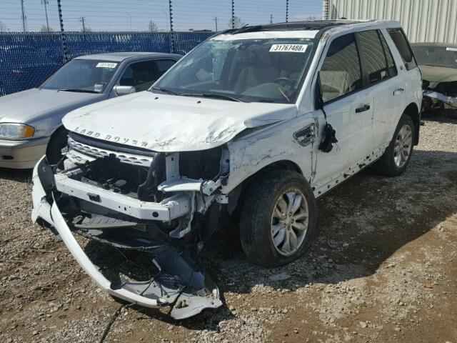 SALFR2BG4EH409030 - 2014 LAND ROVER LR2 HSE WHITE photo 2