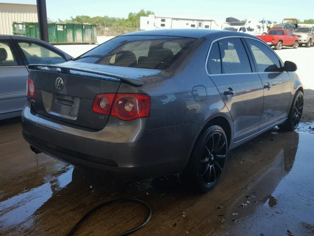 3VWSF71K05M638492 - 2005 VOLKSWAGEN NEW JETTA GRAY photo 4