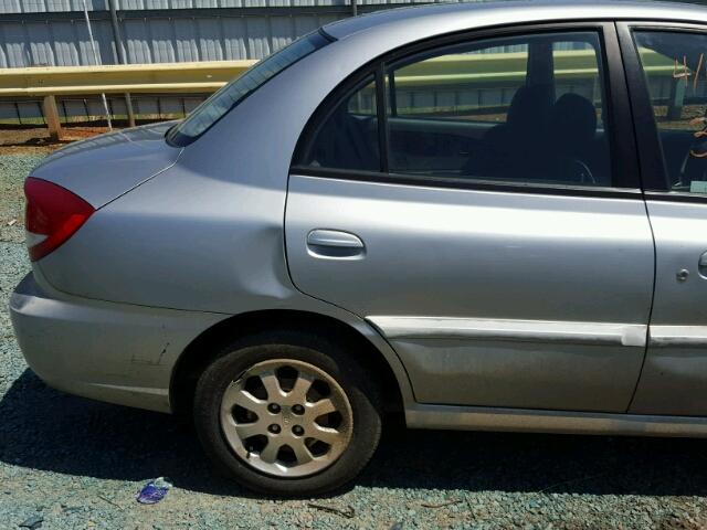 KNADC125146304364 - 2004 KIA RIO SILVER photo 9