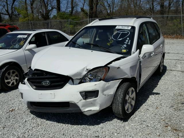 KNAFG525677121206 - 2007 KIA RONDO BASE WHITE photo 2