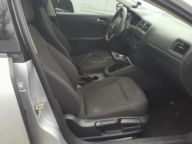 3VW2K7AJ9FM322335 - 2015 VOLKSWAGEN JETTA BASE 银色 照片 5
