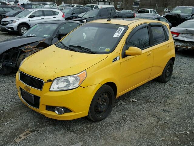 KL1TG66E19B404058 - 2009 CHEVROLET AVEO LT YELLOW photo 2