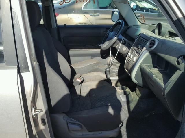 JTLKT334464046128 - 2006 TOYOTA SCION XB SILVER photo 5