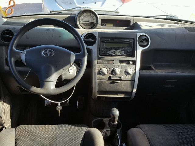 JTLKT334464046128 - 2006 TOYOTA SCION XB SILVER photo 9