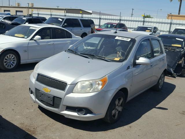 KL1TD66E79B315703 - 2009 CHEVROLET AVEO LS SILVER photo 2