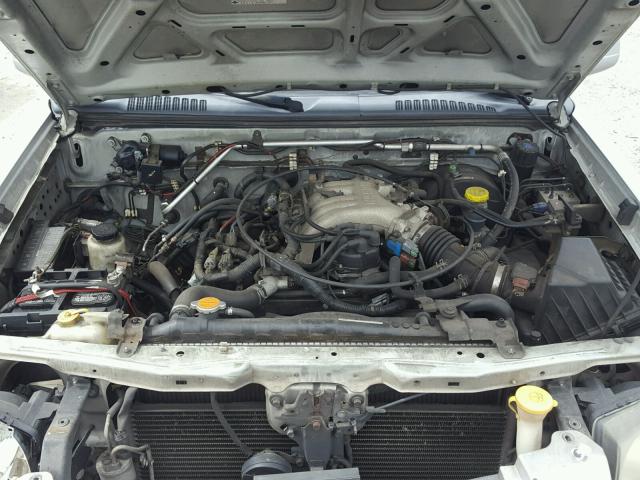1N6ED27T51C362313 - 2001 NISSAN FRONTIER C SILVER photo 7