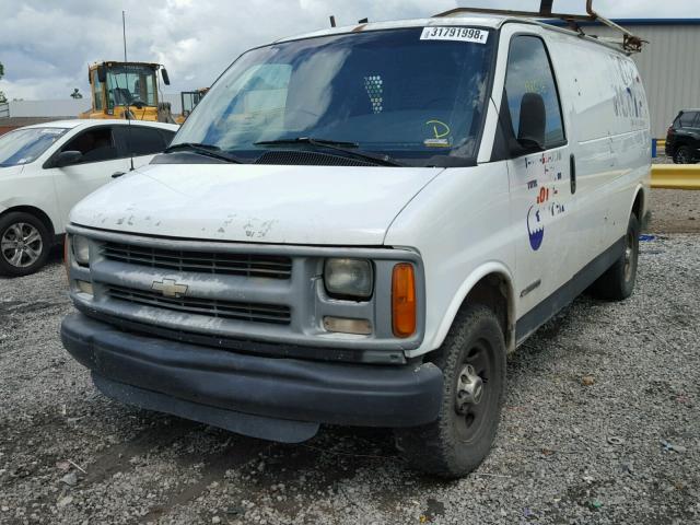 1GCGG25R711173359 - 2001 CHEVROLET EXPRESS G2 WHITE photo 2