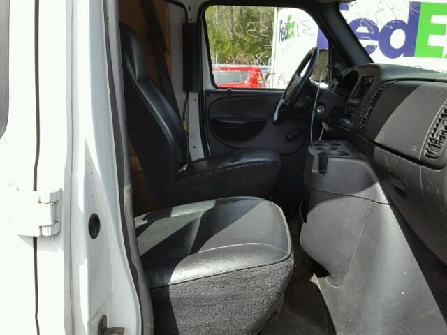 2D7HB11X23K521521 - 2003 DODGE RAM VAN B1 WHITE photo 5